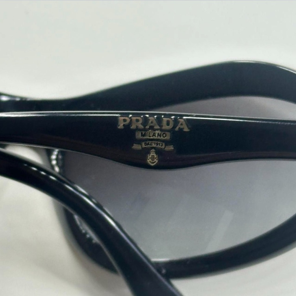AUTHENTIC Prada Womens Designer
Sunglasses Black Cat Eye Sunglasses
